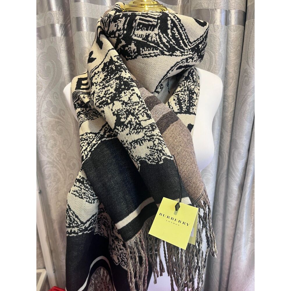 Burberry London New Scarf Shawl Stylish and Warm Autumn/Winter Collection - Picture 2 of 6